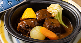 猪肉のシチュー　ペコロス　ミニキャロット　イエローズッキーニ　カリフローレ